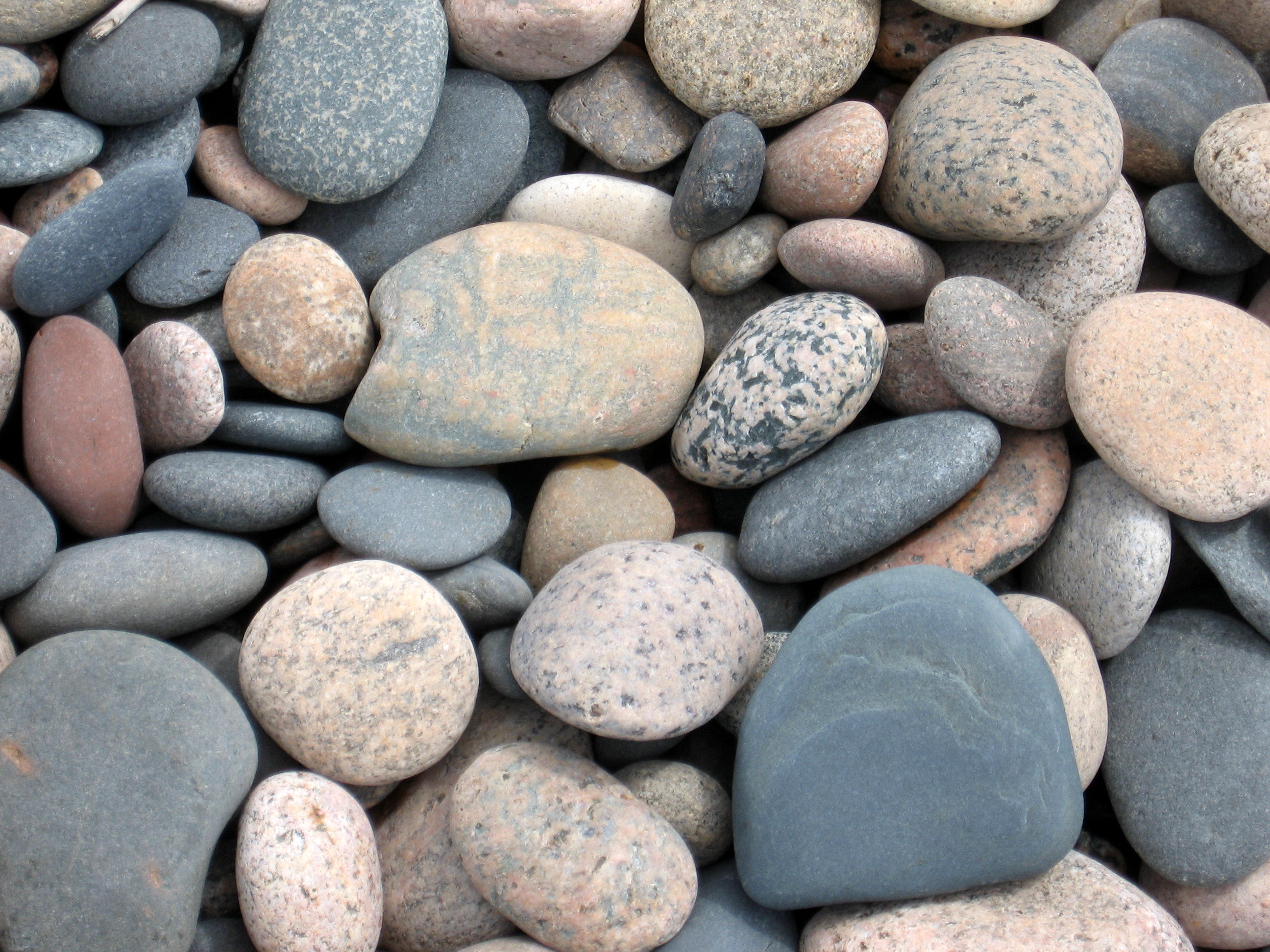 Their stones. Красивые камушки. Галька Горная порода. Галька один камень. Обои камни.